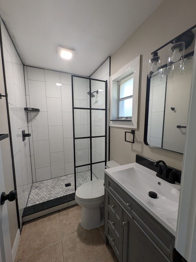 Building Photo - Crystal River 3/2/1 located near US 19 and...