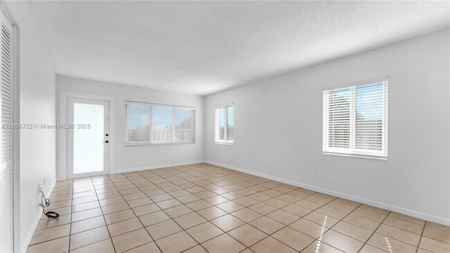 Building Photo - 4208 SW 136th Pl