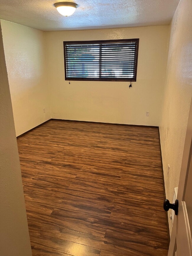 Building Photo - Charming 2-Bedroom Duplex in McMinnville