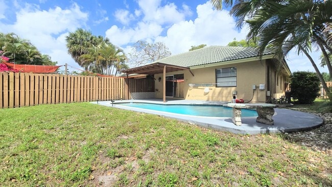 Building Photo - 1530 NW 93rd Terrace