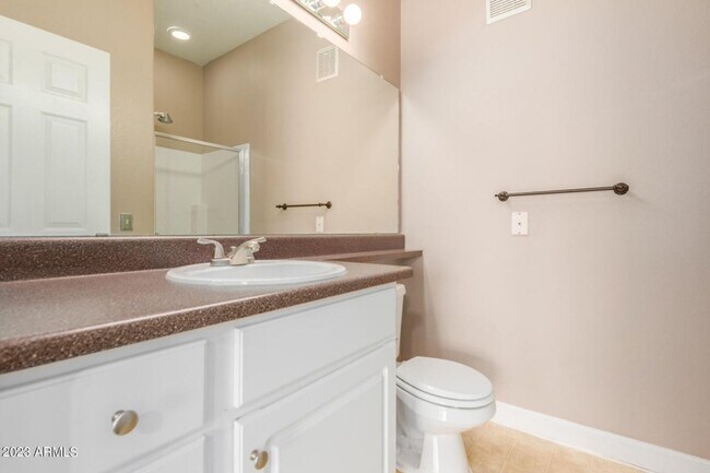 Building Photo - Amazing Townhome in Gated Community!
