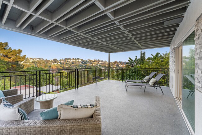 Building Photo - 3420 Blair Dr