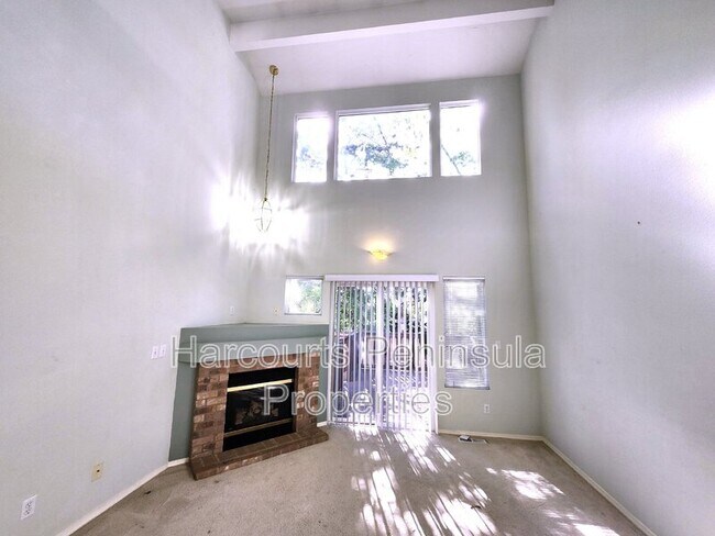 Building Photo - 1598 Seasons Ln NW