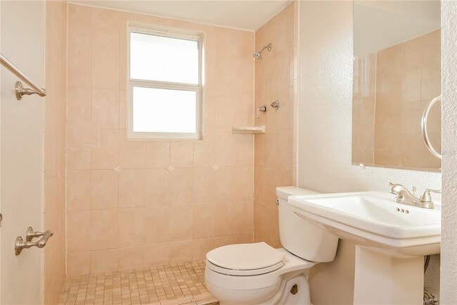 Building Photo - 4600 Sloan Ave