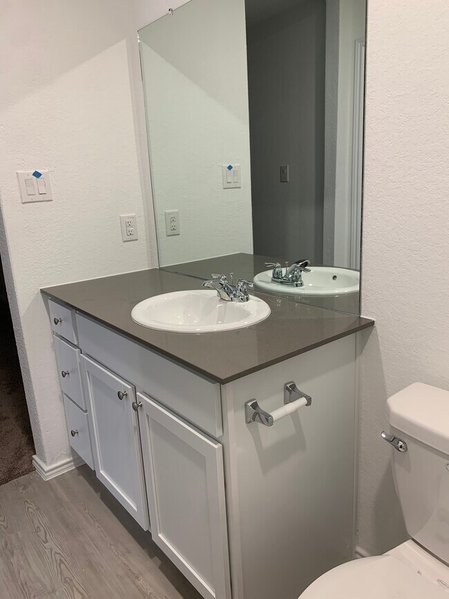 Bathroom 02 - 20418 Onyx Ring
