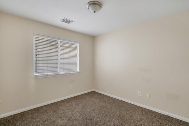 Building Photo - 835 Dracena Ct