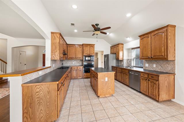 Building Photo - 8625 Shadow Trace Dr