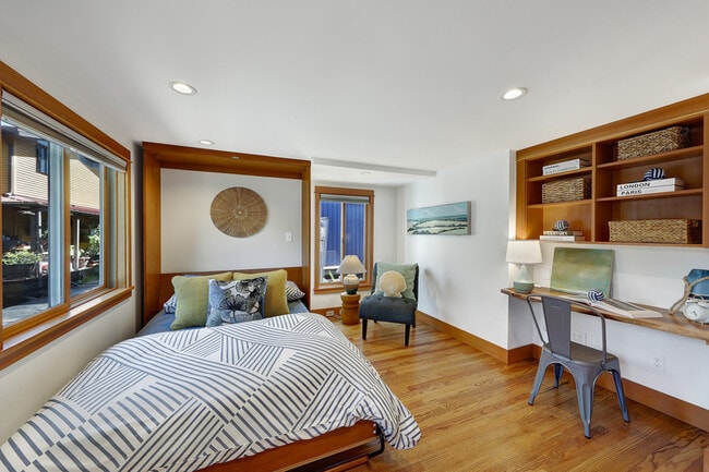 Building Photo - 3110 Portage Bay Pl E