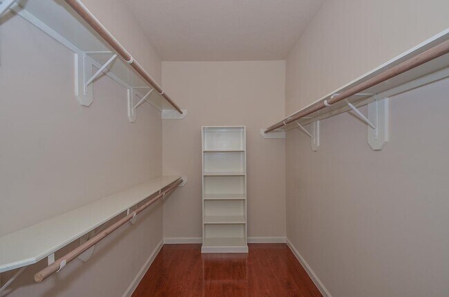 Building Photo - 2135 Brinton Oaks Ct