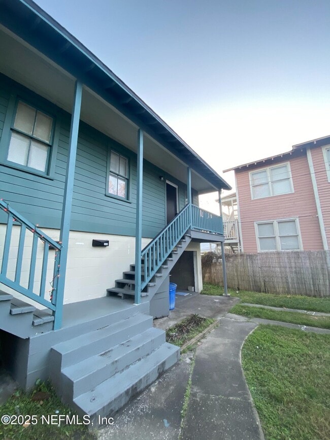 Primary Photo - 2354 Forbes St