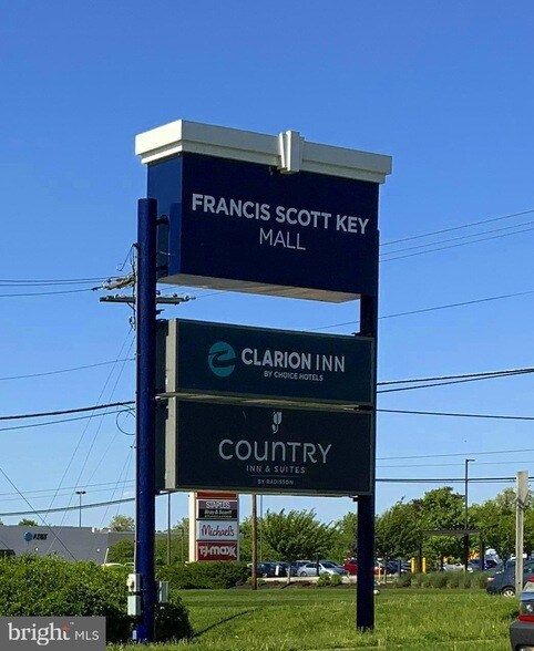 Building Photo - 5763 Hawk Ridge Rd