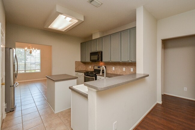 Building Photo - 15506 Hickory Dale St