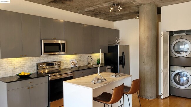 Building Photo - 311 Oak St