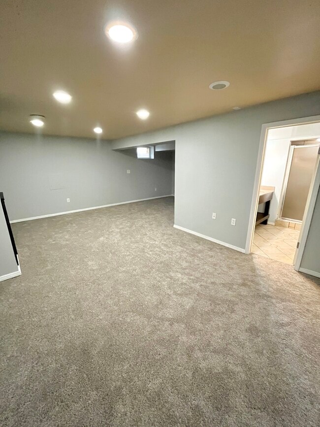 Building Photo - 5721 N Drury Ave