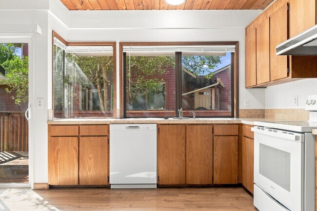 Building Photo - 4965 SW 152nd Ave