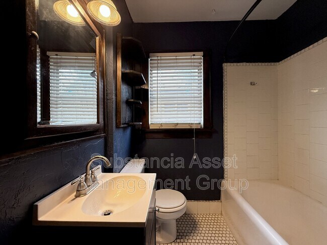 Building Photo - 2317 NW 13th St