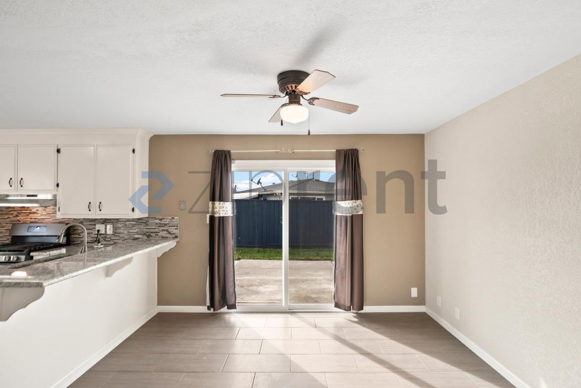 Building Photo - 28477 Coleridge Ave