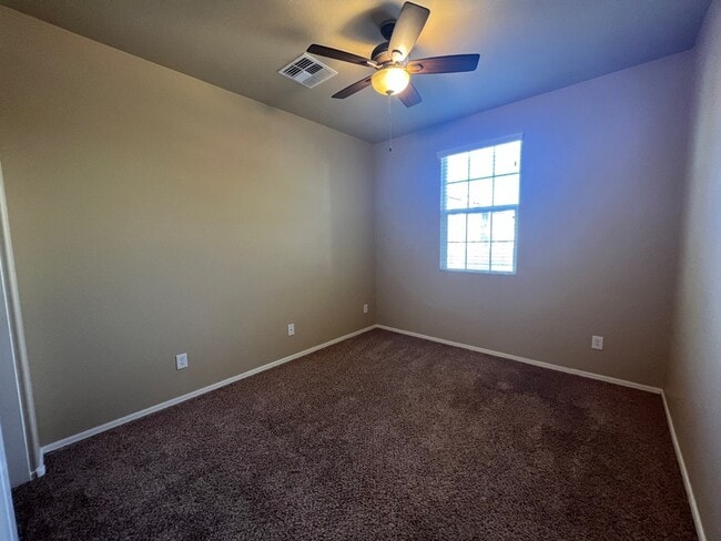 Building Photo - 3871 E Edna Dr