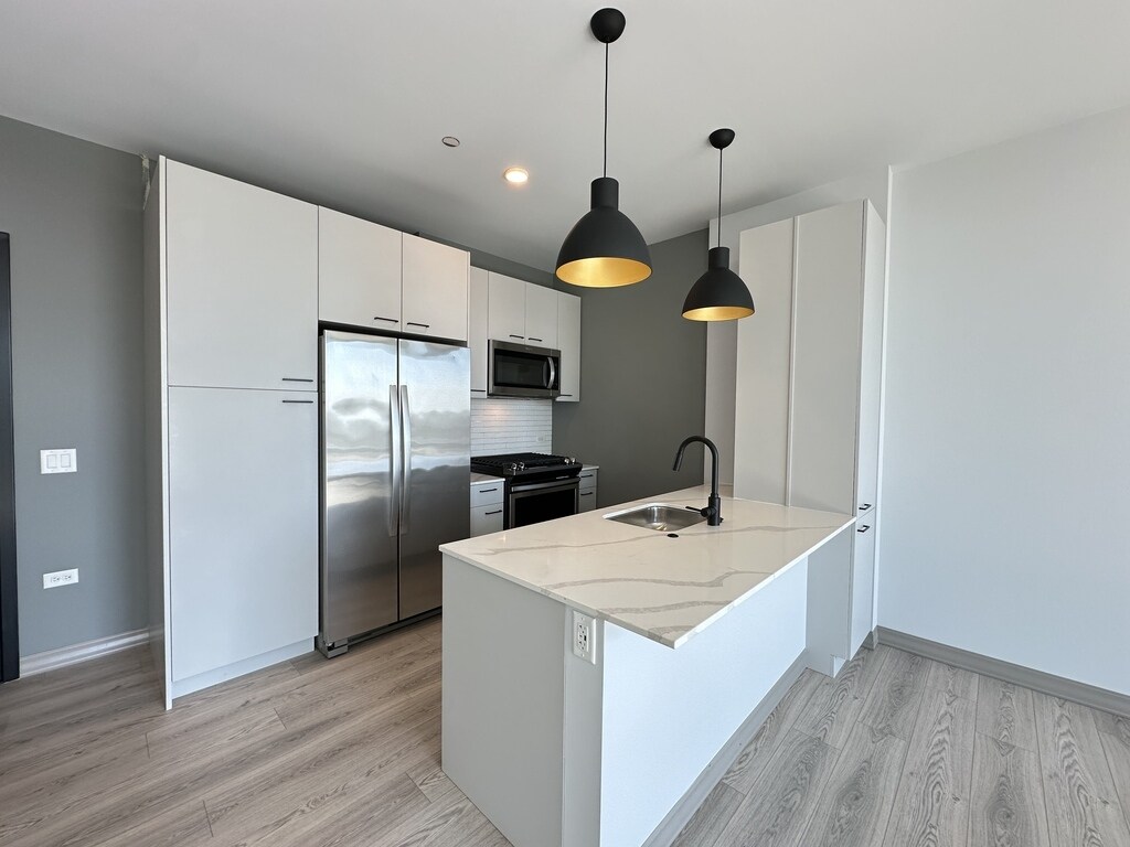 Building Photo - 2155 N Elston Ave