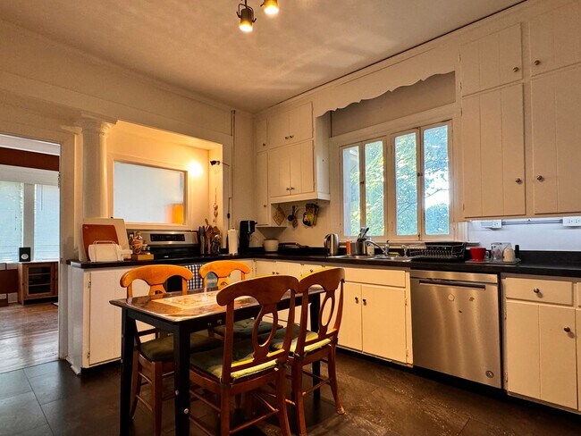 Building Photo - 29 University Cir