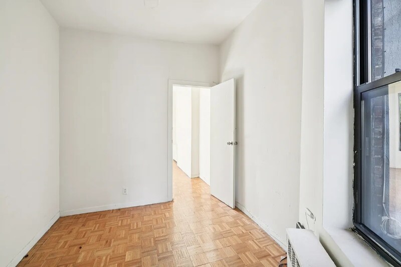 Building Photo - 323A E 89th St