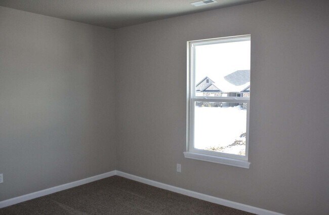 Building Photo - 5733 Abercorn Dr
