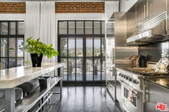 Building Photo - 1645 Vine St