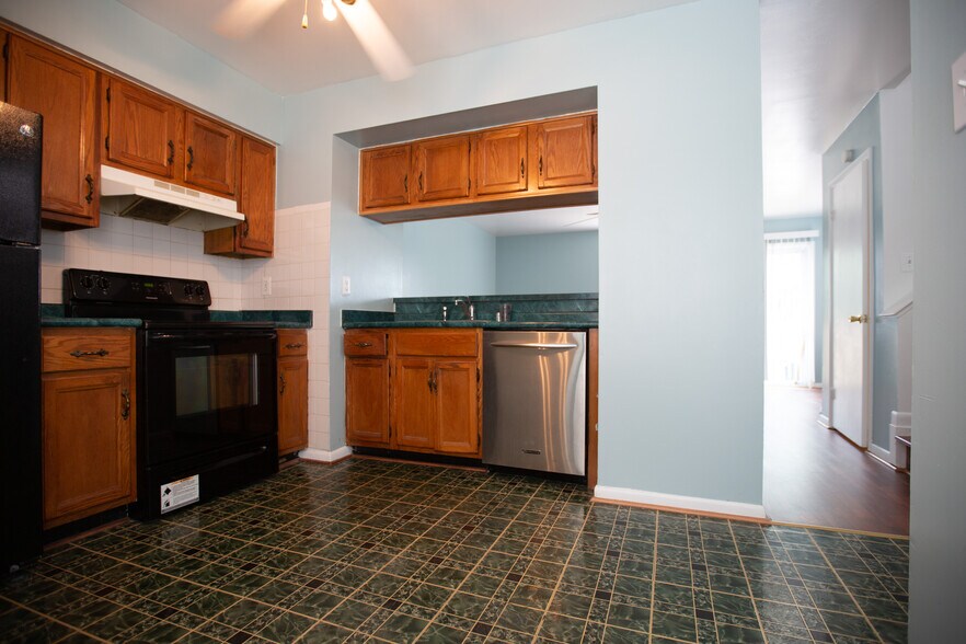 Building Photo - 15 Sugarland Square Ct