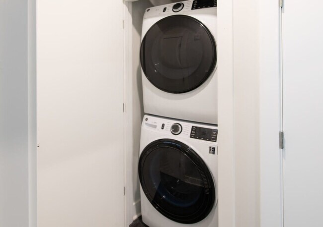 Building Photo - 601 E Pete Rose Wy