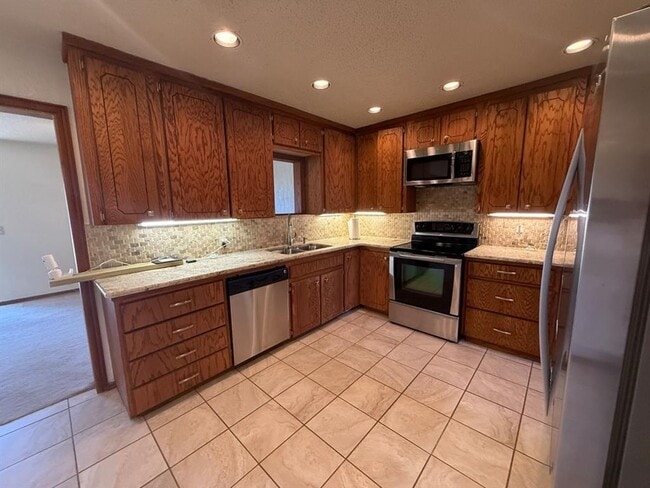 Building Photo - 1940 Ives Way Ln