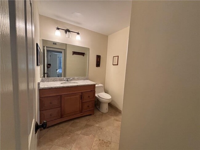 Building Photo - 3105 Colonial Way