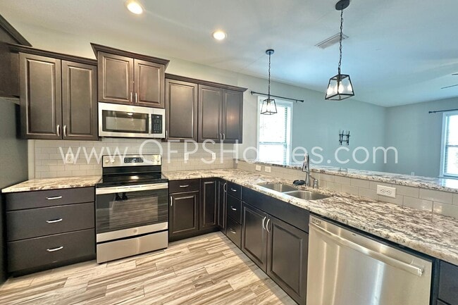 Building Photo - 216 Green Dr