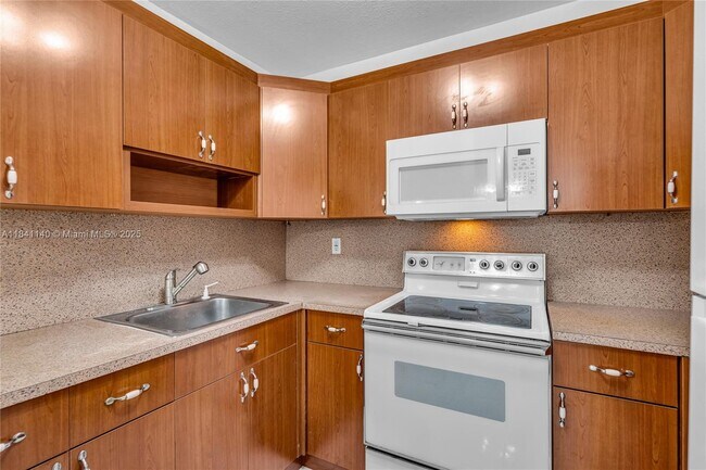 Building Photo - 325 NW 72nd Ave