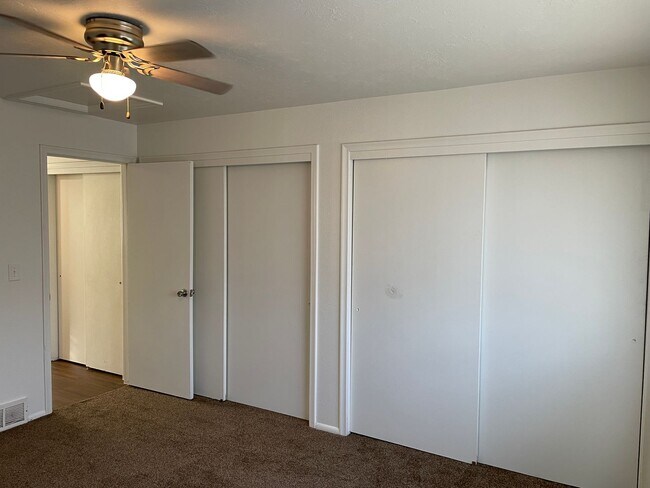 Building Photo - 3-Bedroom 1.5 Bath Twin-Home