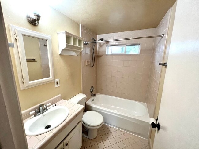 Building Photo - Archer Manor - Apply NOW!!