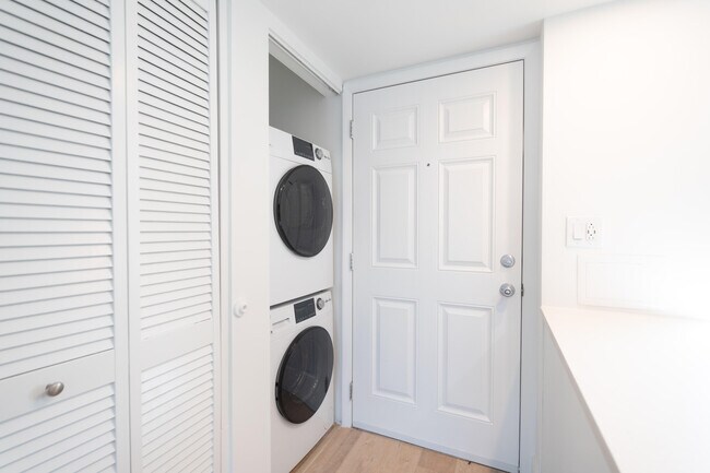 Building Photo - 2108 S Cypress Bend Dr