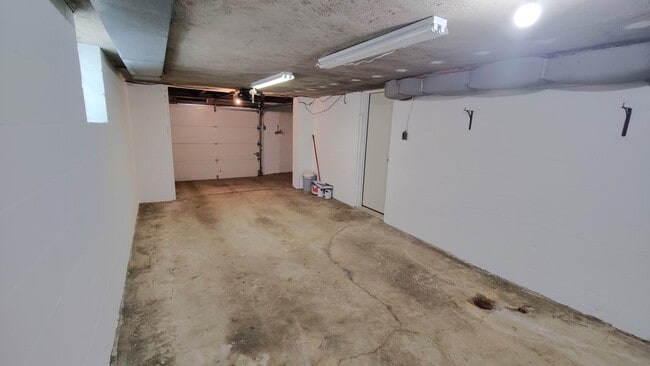 Building Photo - *Recently Updated 3BD/1BA Available for Re...