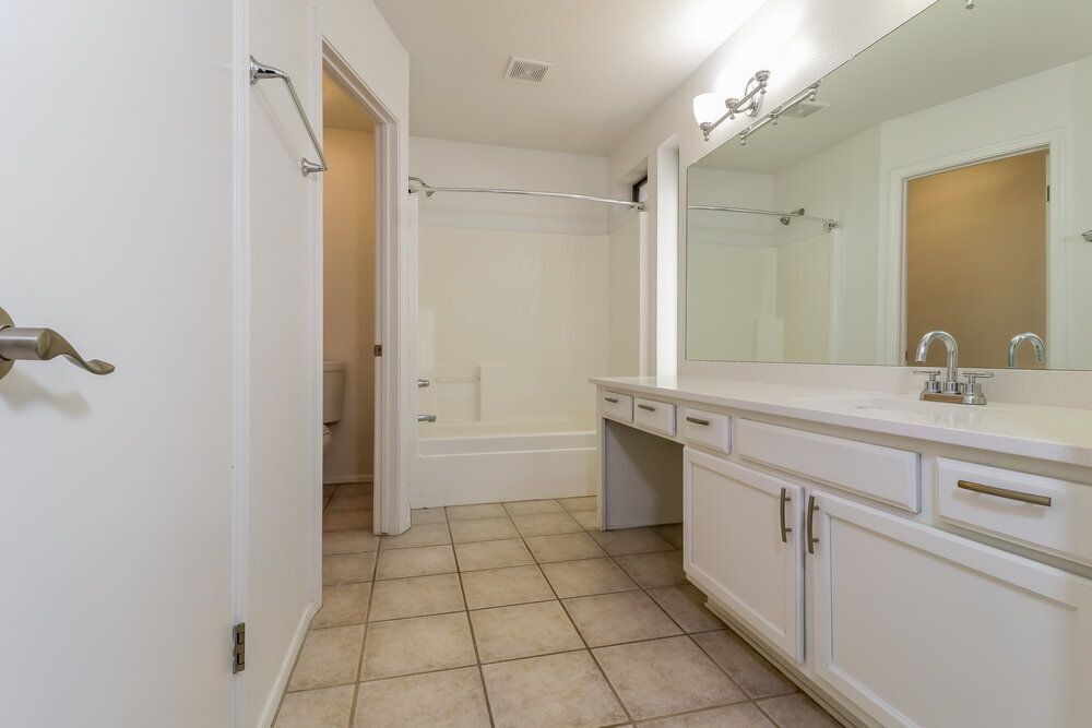 Building Photo - 3802 N 104th Ave