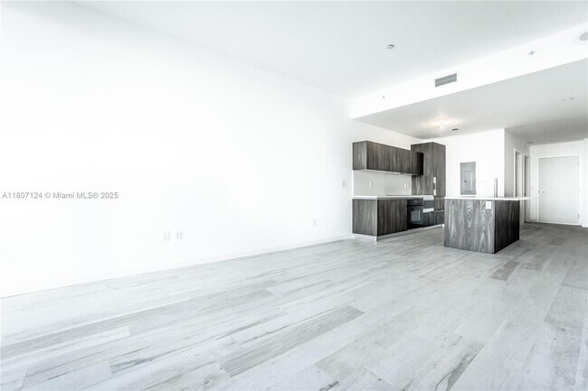 Building Photo - 480 NE 31st St