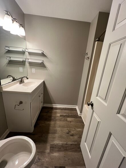 Building Photo - 105 Kestrel Ct