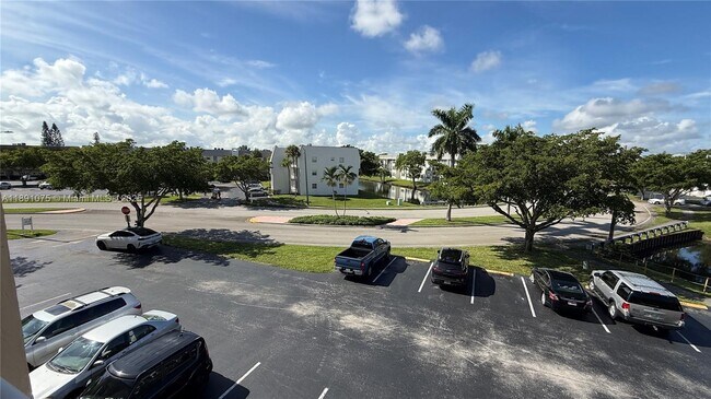 Building Photo - 8500 Sunrise Lakes Blvd