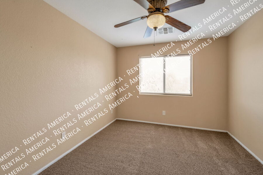 Building Photo - 629 E Saddle Way