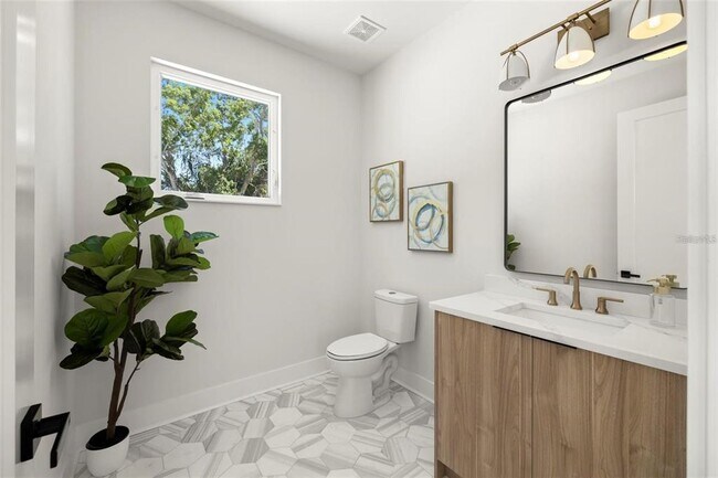 Building Photo - 1017 W Coral St