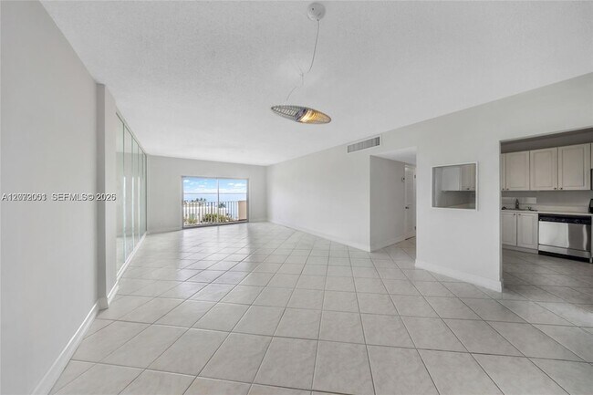 Building Photo - 1455 N Treasure Dr