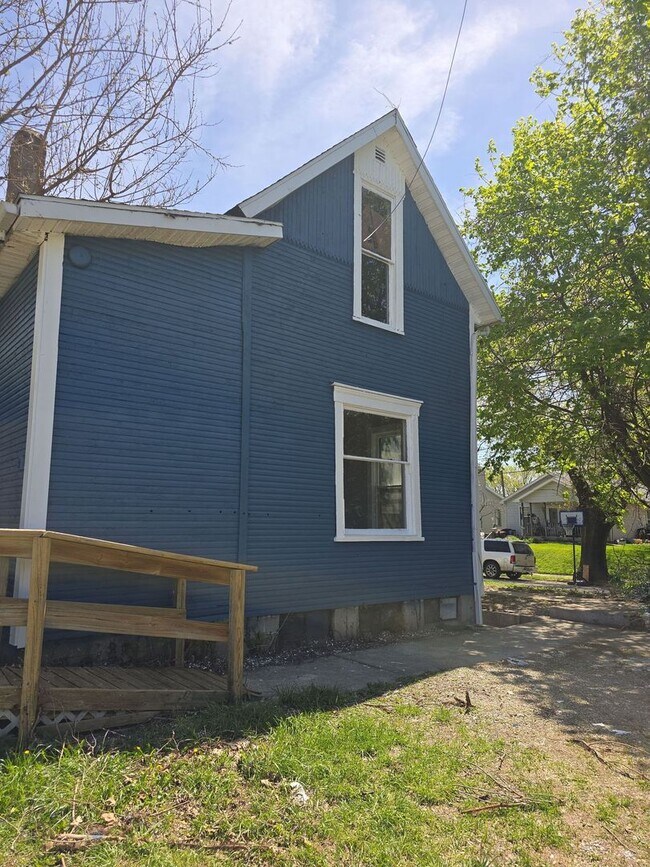 Building Photo - Fully Renovated Home Historic West Side of Downtown