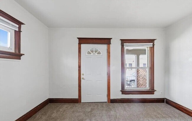 Building Photo - 700-702 Ewing St