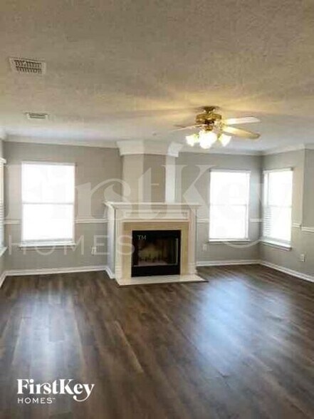 Building Photo - 301 Sunset Oaks Dr