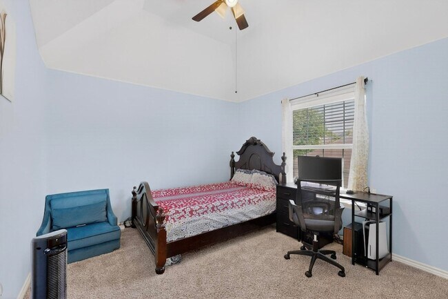 Building Photo - 4933 Bacon Dr
