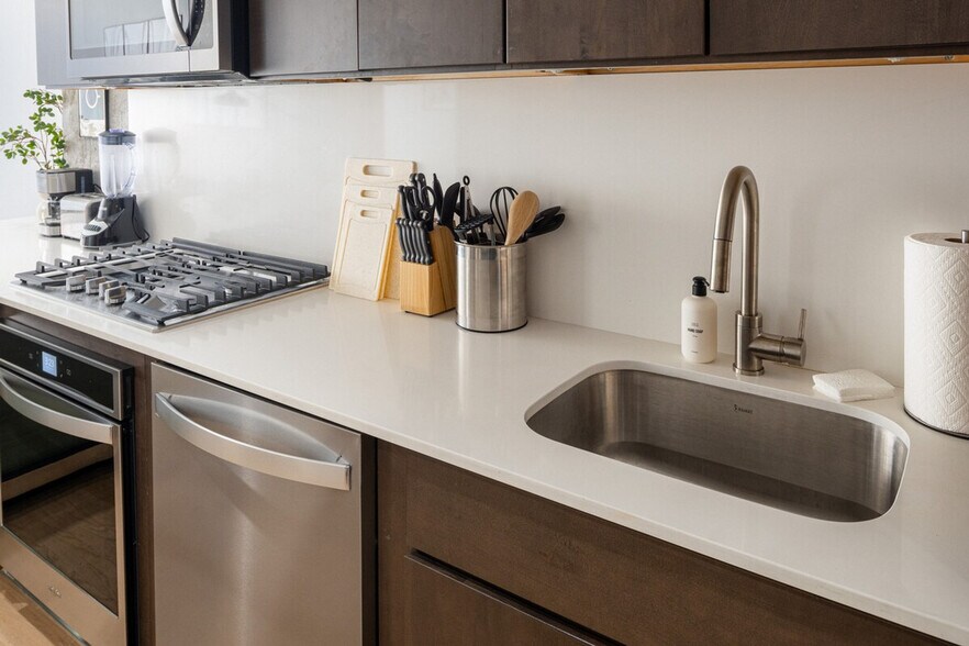 Building Photo - 135 W 27th St