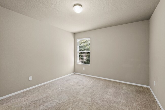 Building Photo - Beautiful and Spacious Home!